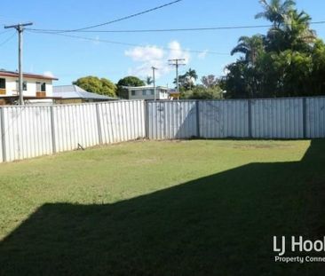 SPACIOUS THREE-BEDROOM HOME WITH AIR CONDITIONING & SIDE ACCESS - Photo 4
