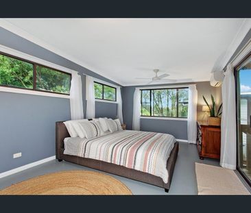 Family Home Backing Mona Vale Golf Course - Photo 4