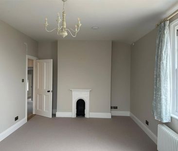 4 bedroom detached house to rent - Photo 2