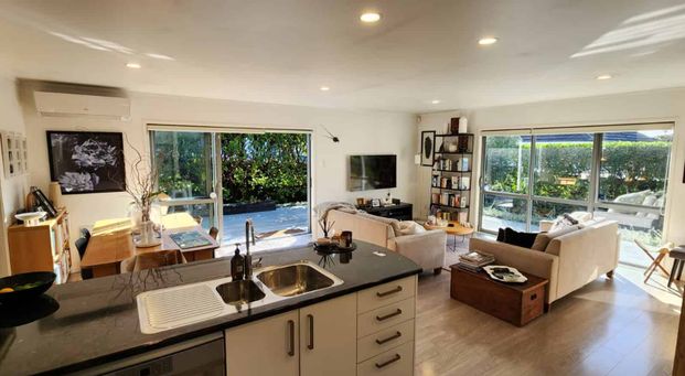 Comfortable & Spacious Living in Panmure - Photo 1