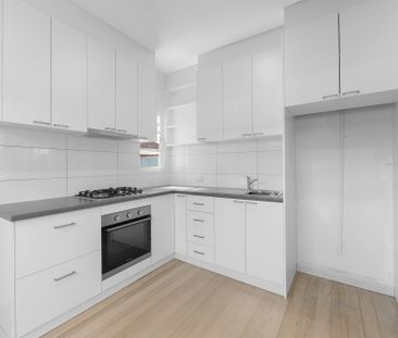 Beautifully renovated House with a renovated rear studio with Bathr... - Photo 2