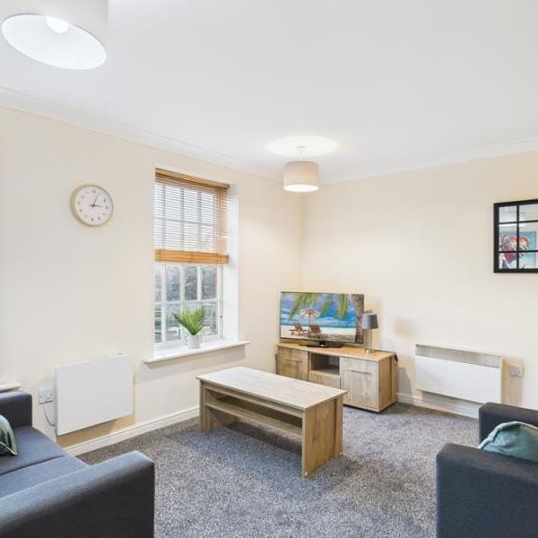 Alexandra House, Pillowell Drive - Photo 1