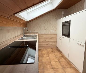 Dachgeschosswohnung frisch saniert und renoviert inkl. neue Einbauk... - Photo 4
