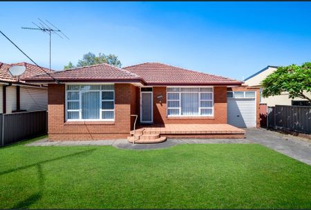 Three bedroom Family Home - Photo 5