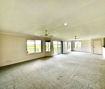 Charming Rural Farmhouse - Photo 2