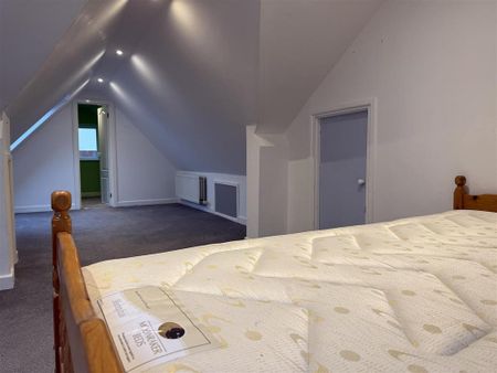 1 bedroom in a house share to rent - Photo 2