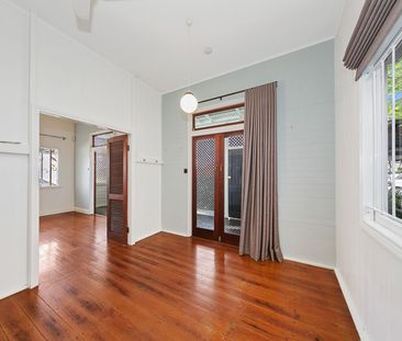Two Bedroom House Minutes From CBD - Photo 4