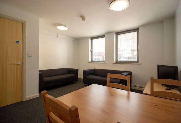 5 bedroom townhouse to rent - Photo 1