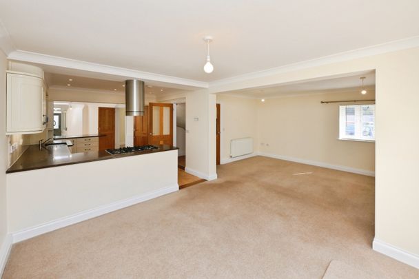 Turners Hill, Waltham Cross, Cheshunt - Photo 1