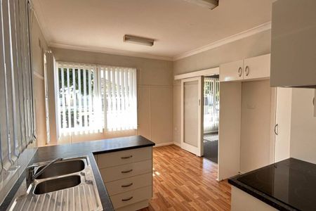 WELL PRESENTED, CLOSE TO WESTFIELD KOTARA!!! - Photo 3