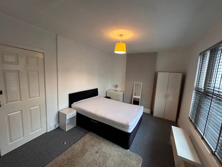 4 bedroom house - Photo 2