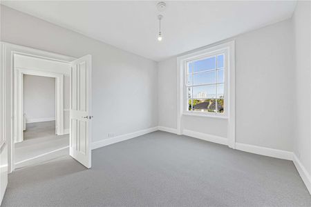 Top floor two bedroom set in the heart of St. John's Wood. - Photo 3