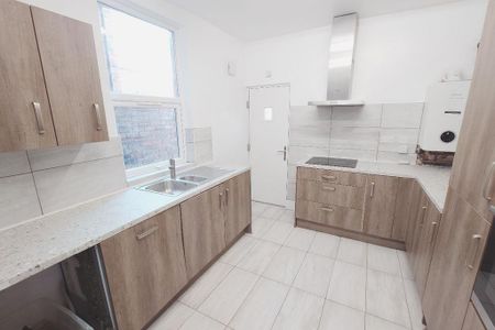 4 bedroom terraced house to rent - Photo 3