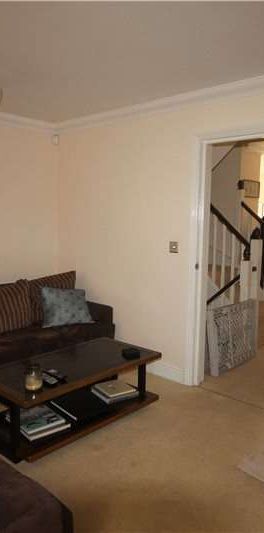 A modern four storey terraced town house with garden and parking - Photo 1