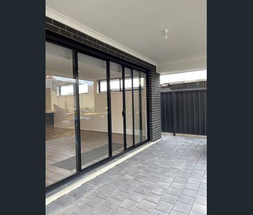 Stunning Home in Central Location - Photo 3