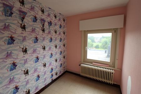 Een ruim woonhuis - halfopen bebouwing - met garage en tuin. - Photo 5