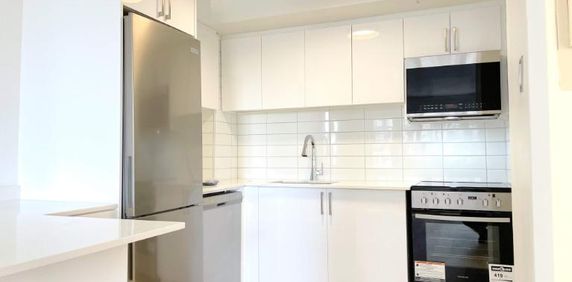 Renovee 3 1/2 I $1408/mois I metro atwater - Photo 2