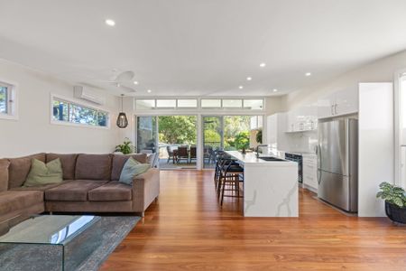 Expansive, Single Level Living - Photo 2