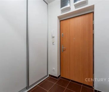 Pronájem bytu 1+kk s terasou a zahradou, PrahaUhříněves - Photo 1