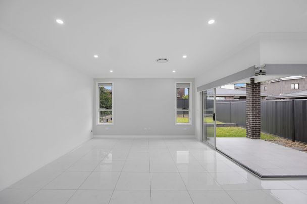 Modern Family Living Near Brindle Parkway - Photo 1