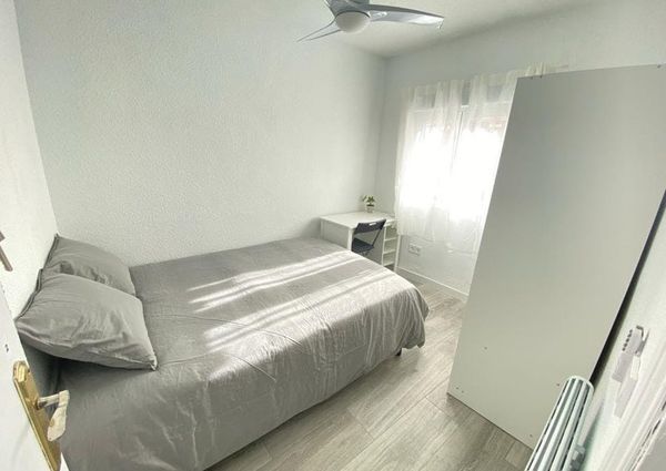 Calle de Concepción de la Oliva, Madrid, Community of Madrid 28021