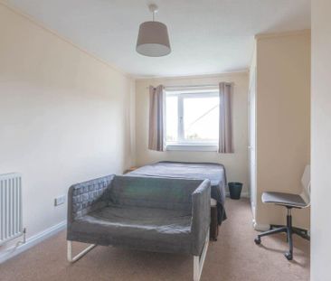 4 bedroom flat share to rent - Photo 4
