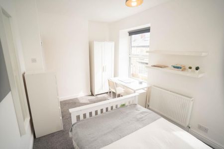 4 bedroom terraced house to rent - Photo 4