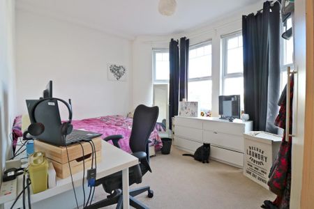 3 bedroom flat to rent - Photo 5