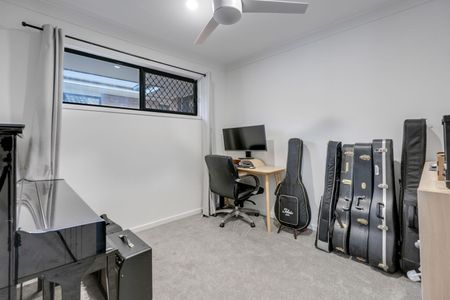 MODERN LIVING IN A SOUGHT AFTER LOCATION - Photo 4