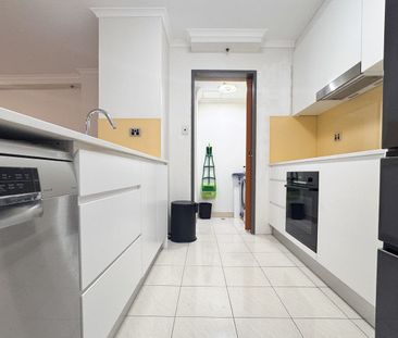 Spacious CBD Living | 2 Bed + 2 Bath + Parking | Partly Furnished - Photo 6