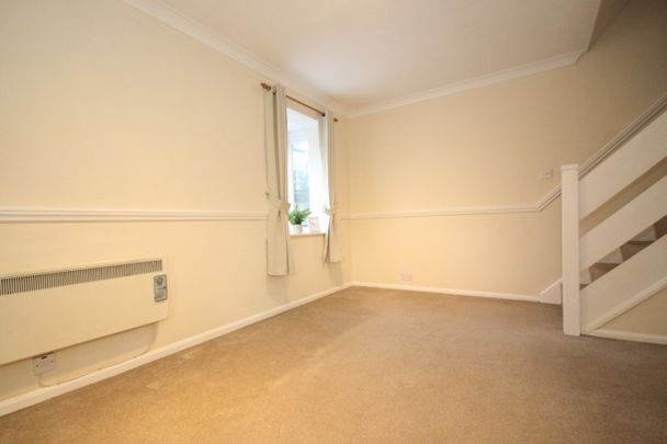 Goldsworth Park, Woking - Photo 1