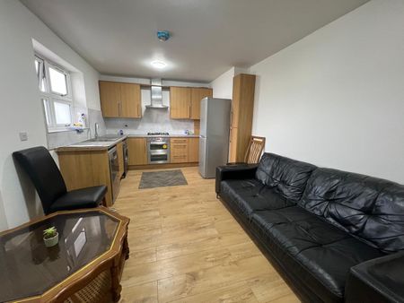 1 Bed Flat, St. Marys Road, IG1 - Photo 3