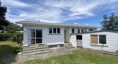 Warm & Sunny Family Home in Prime Location - Photo 5