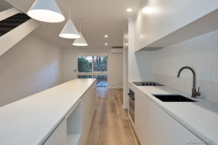 4/5 Barkly Street, Brunswick East - Photo 2