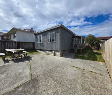 3 Bedroom small unit for rent in clover park. - Photo 3