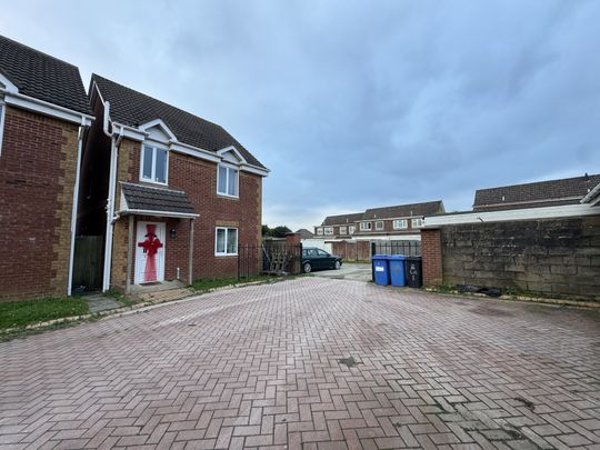 Boldre Close, Poole - Photo 1