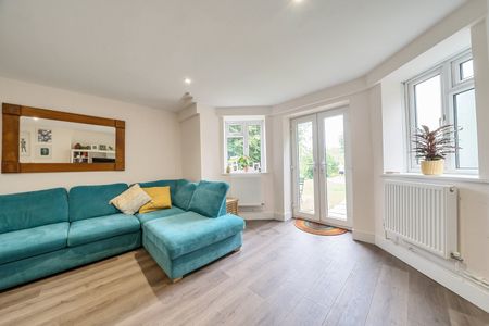 Flat to rent - Beulah Hill, London, SE19 - Photo 3