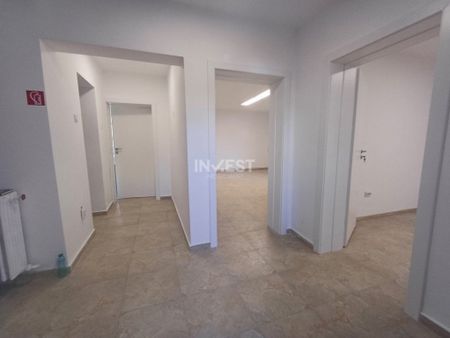 CASA DE INCHIRIAT IN ZONA CENTRALA - Fotografie 2