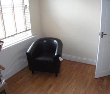 3 bedroom flat to rent - Photo 5