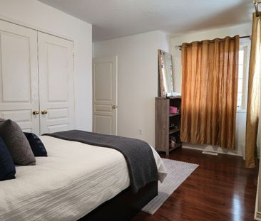 For Lease - 32 Old Oak Lane, Markham, Ontario - Photo 2