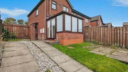 Oldham Road, Royton, OL2 - Photo 2