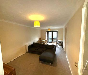 2 bedroom Flat To Let - Photo 3