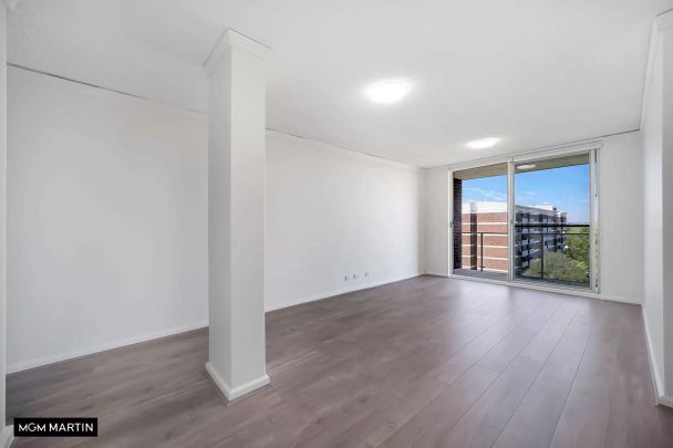 MGM MARTIN - MODERN TWO BEDROOM APARTMENT WITH DISTRICT VIEWS (LEVEL 7) - Photo 1