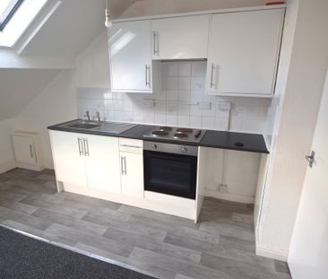 To Let 1 Bed Flat - Photo 4