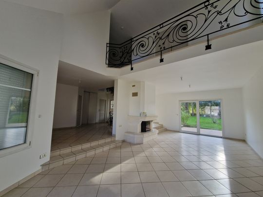 Location Maison 10 pièces 194m² DOURDAN 91410 - Photo 1