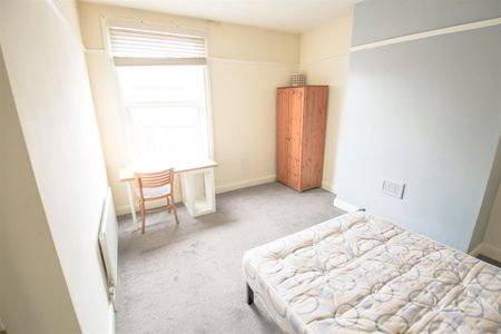 Wrangthorn Avenue, Hyde Park, LS6 1HE, Leeds - Photo 4