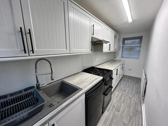 2 bedroom end of terrace house to rent - Photo 1