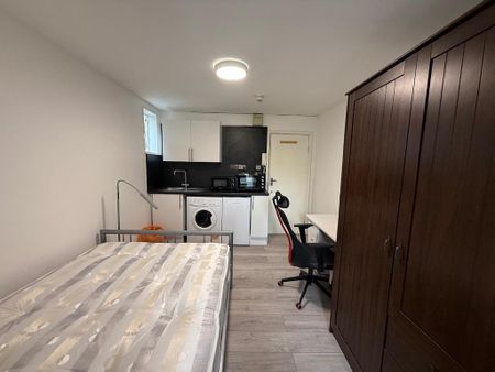 Studio to rent - Photo 2