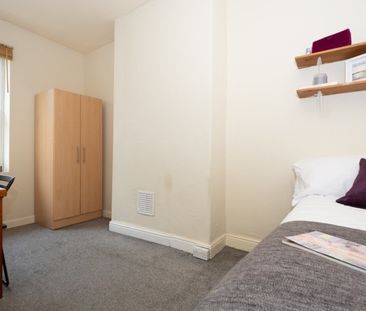 Room 1 – 16 Hessle Terrace, Hyde Park, Leeds, LS6 1EQ - Photo 2