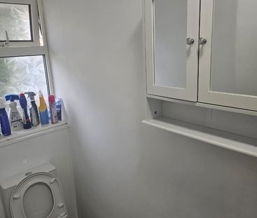 1 Bed Semi-Detached House, Guernsey Avenue, BS4 - Photo 6